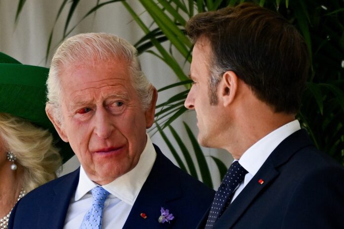 rei-charles-iii-aparece-com-olho-vermelho-em-encontro-com-macron;-veja rei-charles-iii-aparece-com-olho-vermelho-em-encontro-com-macron;-veja