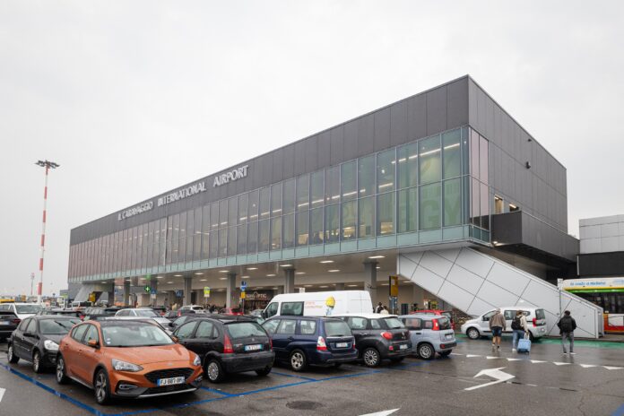 homem-morre-ao-ser-sugado-por-motor-de-aviao-em-aeroporto-na-italia homem-morre-ao-ser-sugado-por-motor-de-aviao-em-aeroporto-na-italia