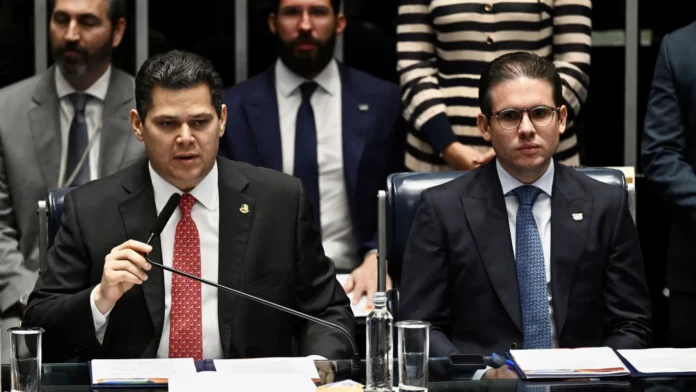 alcolumbre-e-motta-silenciam-apos-trump-anunciar-tarifas-e-citar-bolsonaro