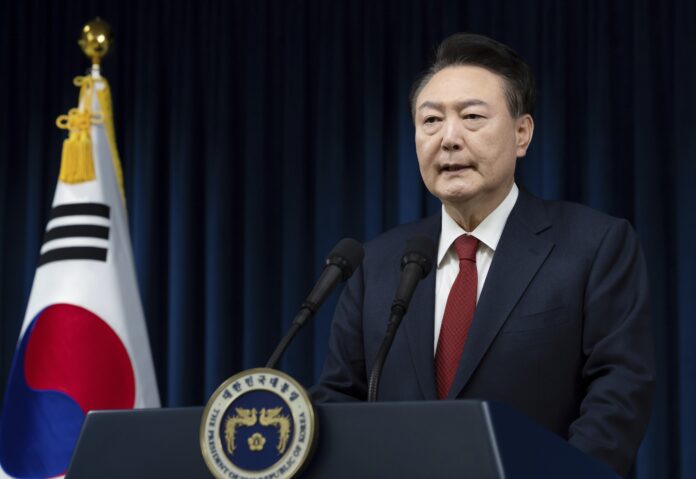 ex-presidente-da-coreia-do-sul-destituido-por-lei-marcial-volta-a-ser-preso-e-vai-para-solitaria