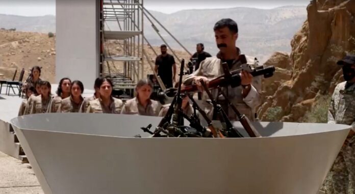 video:-pkk,-grupo-nacionalista-curdo,-queima-fuzis-em-1o-ato-de-fim-da-luta-armada-de-40-anos video:-pkk,-grupo-nacionalista-curdo,-queima-fuzis-em-1o-ato-de-fim-da-luta-armada-de-40-anos
