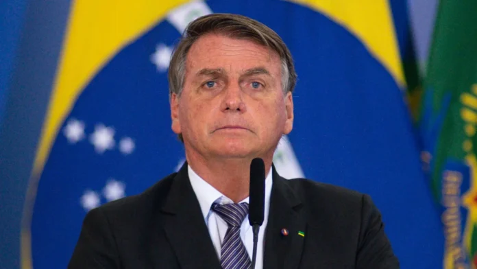 bolsonaro-mira-tse-para-justificar-reunioes-golpistas-e-se-distancia-ate-de-sua-defesa