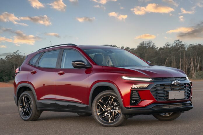 chevrolet-tracker-2026-tem-design-mais-moderno,-mas-ainda-falta-tecnologia;-veja-o-teste chevrolet-tracker-2026-tem-design-mais-moderno,-mas-ainda-falta-tecnologia;-veja-o-teste