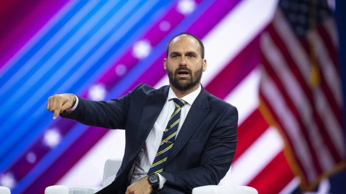 eduardo-bolsonaro-vira-porta-voz-de-trump-e-ameaca-“caos”-no-brasil