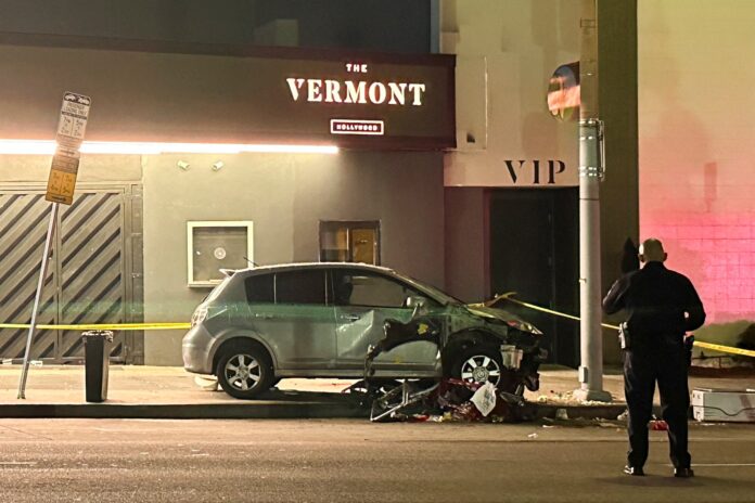 carro-avanca-sobre-pedestres-na-porta-de-boate-em-los-angeles carro-avanca-sobre-pedestres-na-porta-de-boate-em-los-angeles