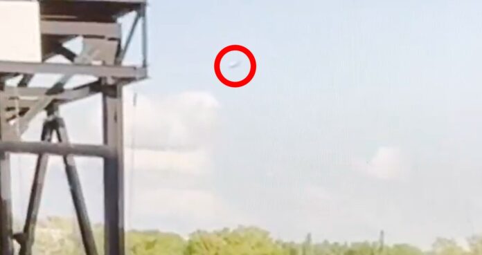 aviao-comercial-evita-colisao-com-bombardeiro-militar-nos-eua-e-piloto-e-aplaudido;-video aviao-comercial-evita-colisao-com-bombardeiro-militar-nos-eua-e-piloto-e-aplaudido;-video