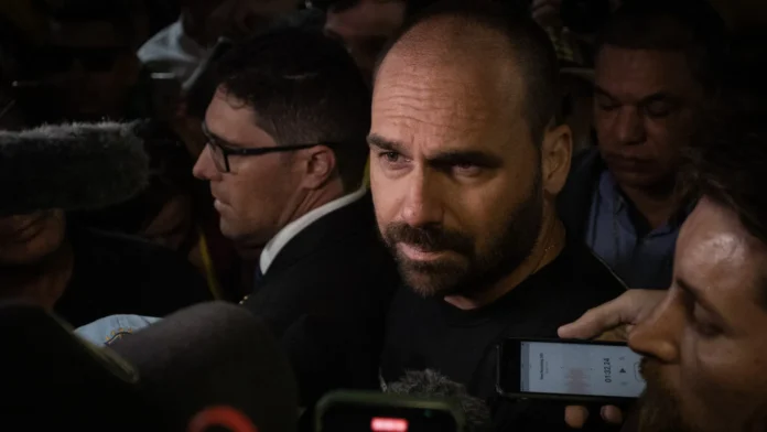 eduardo-bolsonaro-diz-que-stf-bloqueou-contas-de-sua-mulher