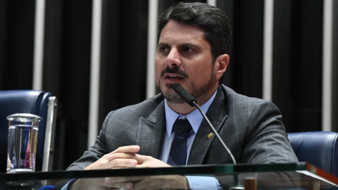 senador-marcos-do-val-viaja-para-os-eua-e-contraria-decisao-do-stf