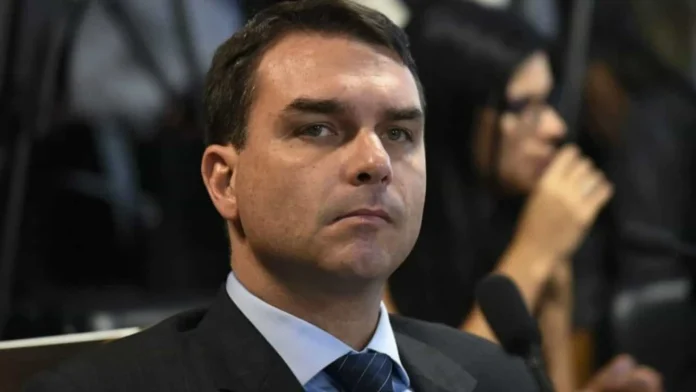 flavio-bolsonaro-ataca-lula-e-minimiza-fala-de-eduardo-sobre-sancao-a-motta-e-alcolumbre
