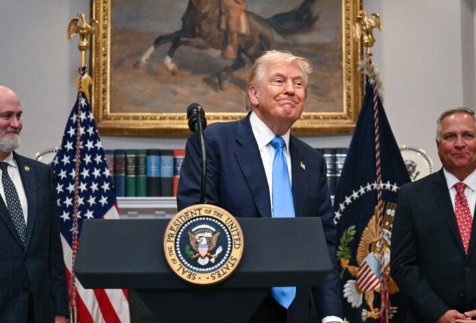 trump-acaba-com-isencao-e-retoma-a-‘taxa-das-blusinhas’-dos-eua trump-acaba-com-isencao-e-retoma-a-‘taxa-das-blusinhas’-dos-eua