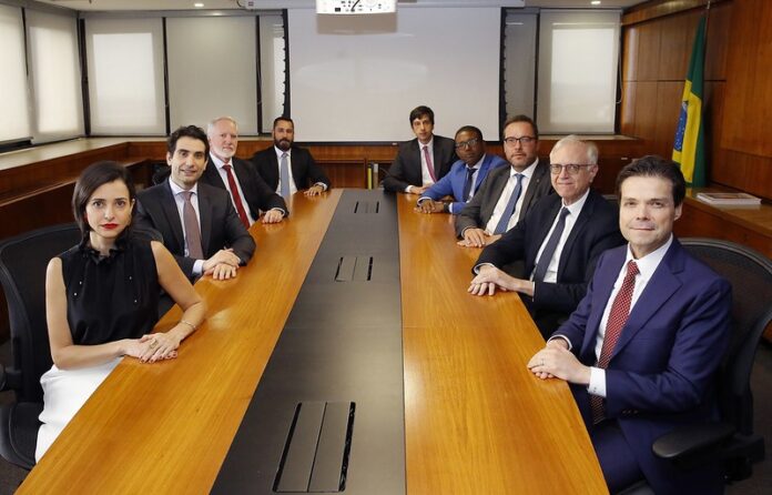 copom-interrompe-ciclo-de-alta-de-juros-e-mantem-selic-em-15%-ao-ano copom-interrompe-ciclo-de-alta-de-juros-e-mantem-selic-em-15%-ao-ano