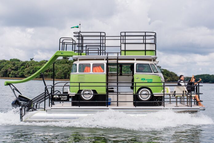 vw-kombi-barco:-replica-da-van-classica-navega-pelas-aguas-e-custa-r$-790-mil vw-kombi-barco:-replica-da-van-classica-navega-pelas-aguas-e-custa-r$-790-mil