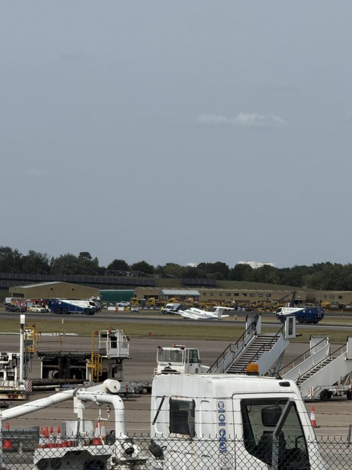 aeroporto-no-reino-unido-fecha-pista-apos-‘incidente’-com-aviao