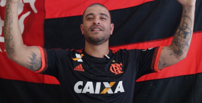 flamenguista,-diogo-nogueira-xinga-torcedores-do-atletico-mg-durante-show
