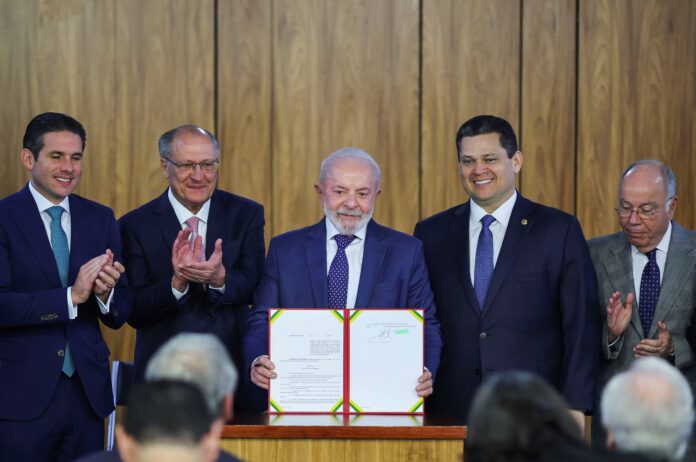 pacote-de-resgate-deve-ajudar-exportadores,-mas-pode-pressionar-cambio-e-selic,-dizem-analistas