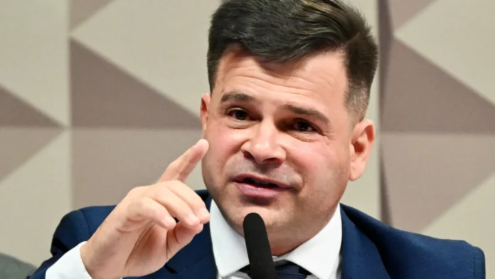 ex-diretor-tera-que-pagar-quase-r$-550-mil-por-uso-politico-da-prf
