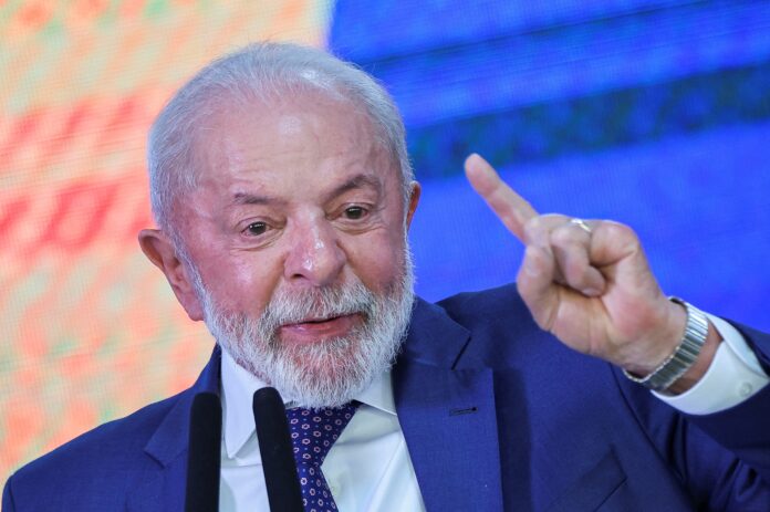 datafolha:-35%-culpam-lula-pelo-tarifaco-de-trump;-22%-apontam-bolsonaro-como-responsavel