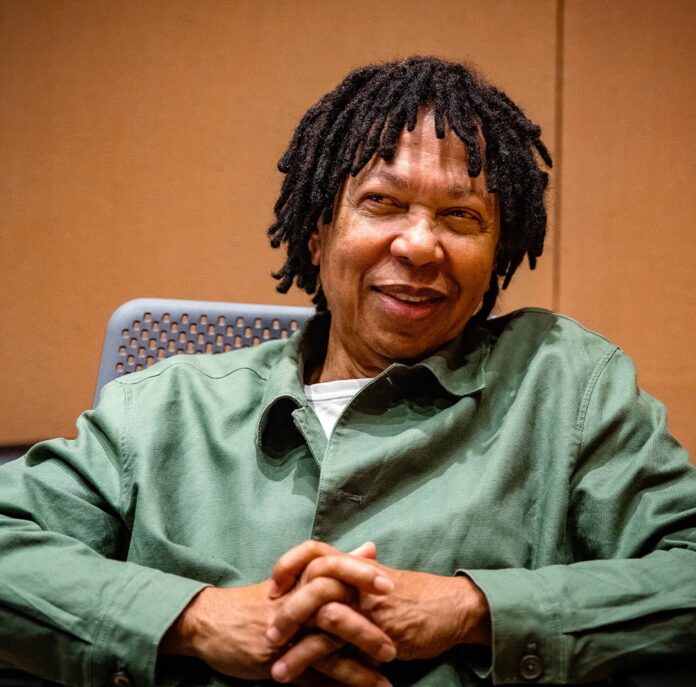 djavan-lanca-o-26o-album,-‘improviso’,-em-novembro-e-sai-em-turne-em-2026