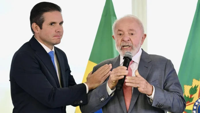 camara-aprova-urgencia-de-projeto-contra-adultizacao-sob-protestos-de-bolsonaristas