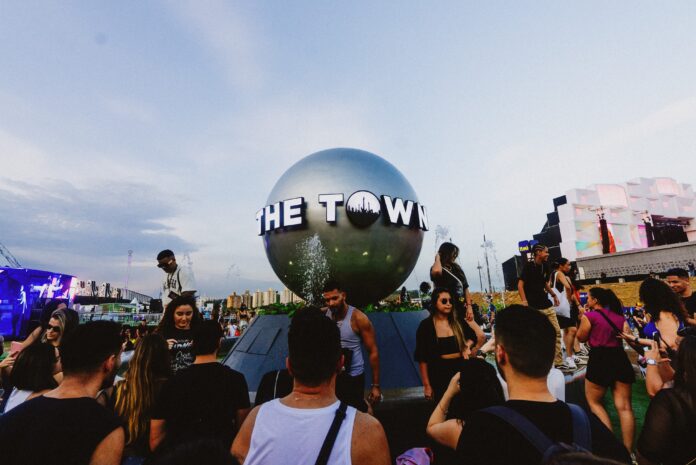the-town-2025:-festival-oferece-infraestrutura-acessivel-e-servicos-para-pessoas-com-deficiencia