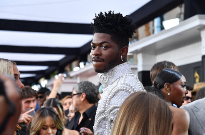 lil-nas-x-e-preso-apos-andar-seminu-e-vai-a-hospital-por-suspeita-de-overdose