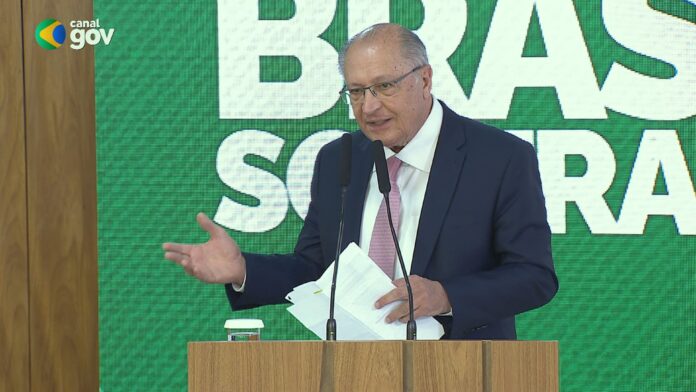 alckmin-defende-dialogo-e-negociacao-e-fala-em-‘abrir-mais-mercado’-para-frear-tarifaco-de-trump alckmin-defende-dialogo-e-negociacao-e-fala-em-‘abrir-mais-mercado’-para-frear-tarifaco-de-trump