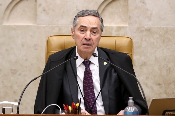 barroso-vai-a-show-de-caetano-veloso-em-brasilia-e-e-tietado barroso-vai-a-show-de-caetano-veloso-em-brasilia-e-e-tietado