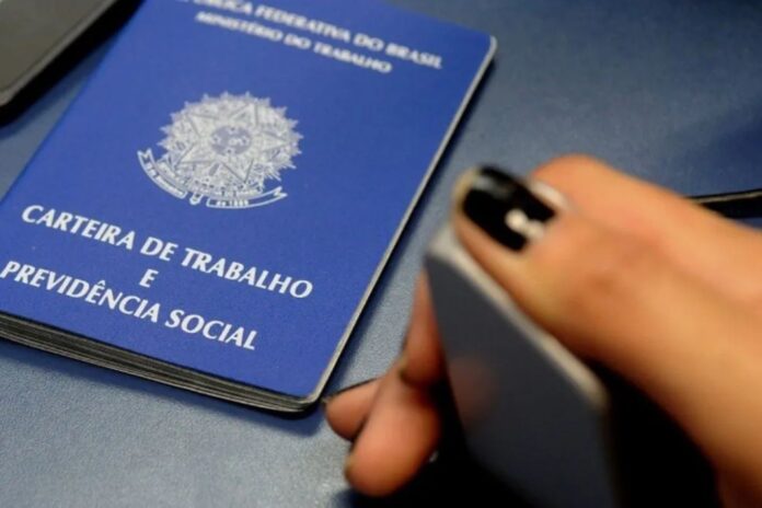 brasil-cria-129,8-mil-empregos-formais-em-julho;-queda-de-32%-frente-ao-mesmo-mes-de-2024