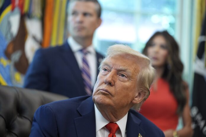 fabricante-de-carros-de-luxo-lotus-cortara-40%-dos-empregos-no-reino-unido-apos-tarifas-de-trump fabricante-de-carros-de-luxo-lotus-cortara-40%-dos-empregos-no-reino-unido-apos-tarifas-de-trump