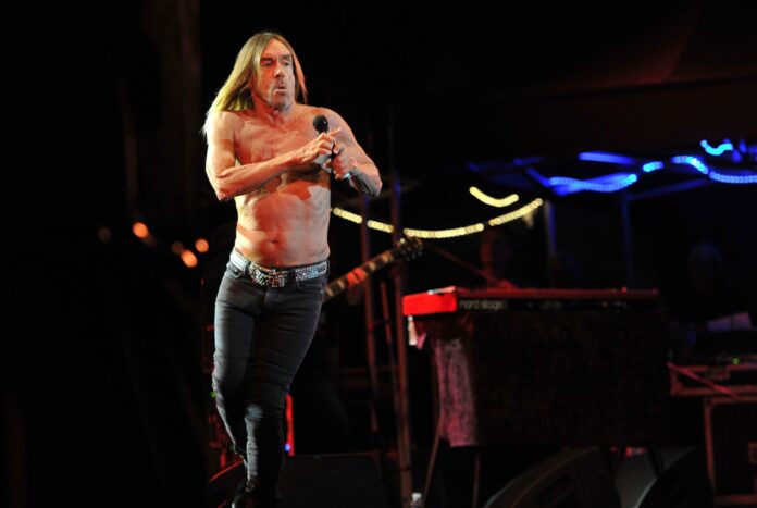 atracao-do-the-town,-iggy-pop-nao-‘mergulha’-mais-na-plateia-em-shows;-entenda-motivo atracao-do-the-town,-iggy-pop-nao-‘mergulha’-mais-na-plateia-em-shows;-entenda-motivo