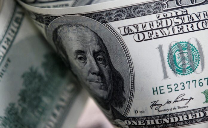 dolar-abre-em-queda-com-pressao-do-petroleo-e-expectativas-do-focus