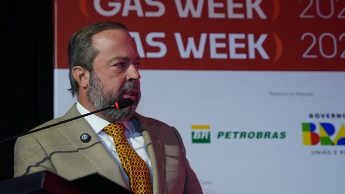 ministro-explica-que-fez-defesa-de-energia-nuclear,-mas-so-para-fins-pacificos
