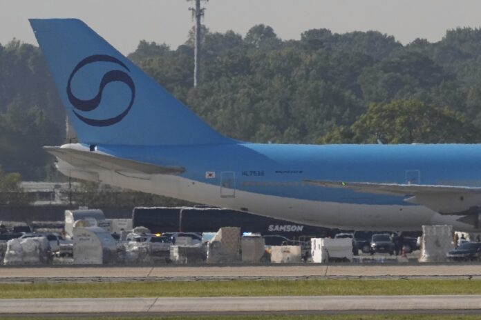 aviao-com-imigrantes-sul-coreanos-que-foram-detidos-nos-eua-chega-a-coreia-do-sul aviao-com-imigrantes-sul-coreanos-que-foram-detidos-nos-eua-chega-a-coreia-do-sul