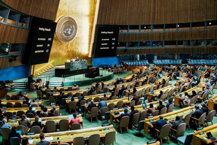 assembleia-geral-da-onu-apoia-criacao-de-um-estado-palestino,-mas-rejeita-participacao-do-hamas
