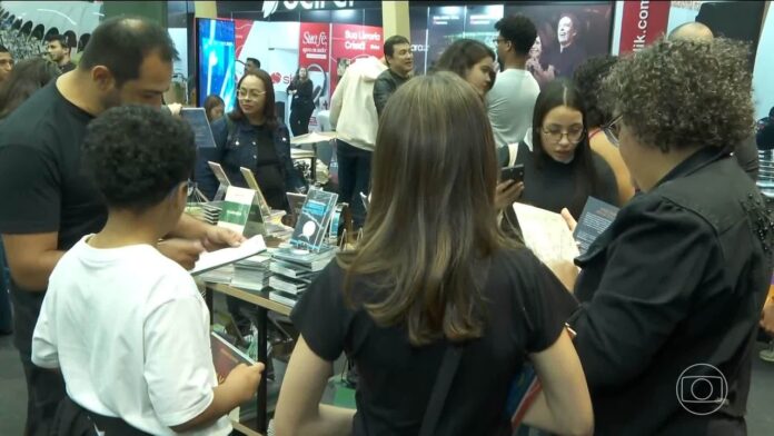 expo-crista,-maior-feira-crista-do-mundo,-atrai-uma-multidao-em-sao-paulo expo-crista,-maior-feira-crista-do-mundo,-atrai-uma-multidao-em-sao-paulo
