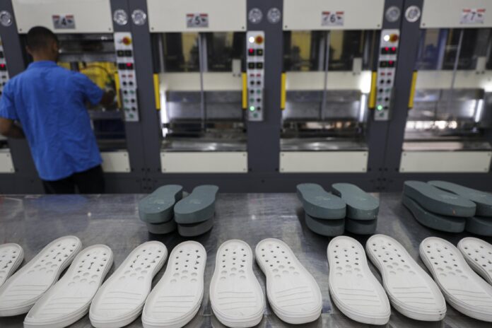 exportacoes-de-calcados-retraem-17,6%-com-tarifaco,-diz-associacao exportacoes-de-calcados-retraem-17,6%-com-tarifaco,-diz-associacao