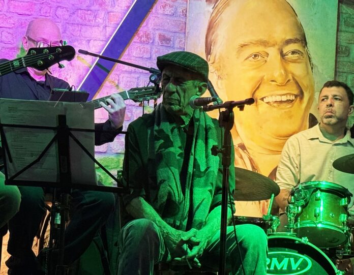 fagner-tira-a-luz-do-cancioneiro-da-bossa-nova-em-show-com-cara-de-ensaio