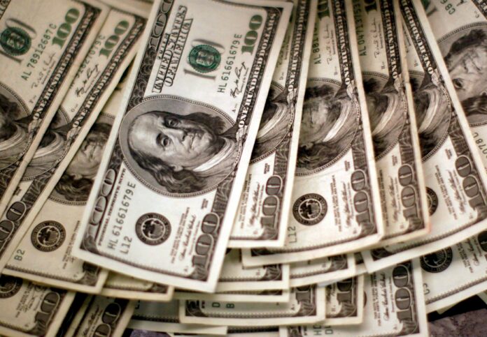 dolar-oscila-com-investidores-a-espera-da-superquarta;-ibovespa-atinge-145-mil-pontos-pela-1a-vez