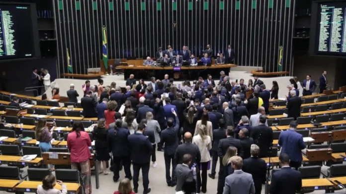 camara-impoe-derrota-ao-governo,-avanca-com-anistia-e-vai-decidir-se-da-perdao-ou-reduz-penas camara-impoe-derrota-ao-governo,-avanca-com-anistia-e-vai-decidir-se-da-perdao-ou-reduz-penas