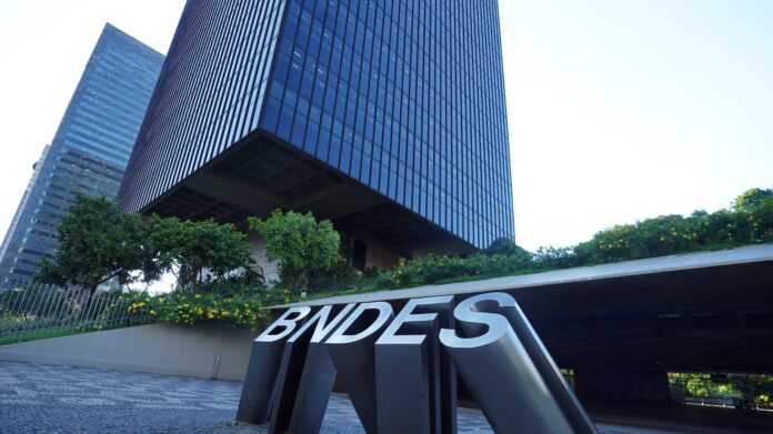 bndes-libera-credito-para-empresas-atingidas-por-tarifaco;-saiba-como-solicitar