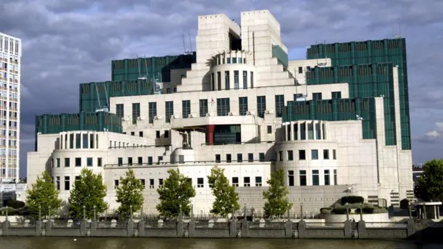a-estrategia-do-servico-secreto-britanico-para-recrutar-espioes-na-russia-pela-dark-web