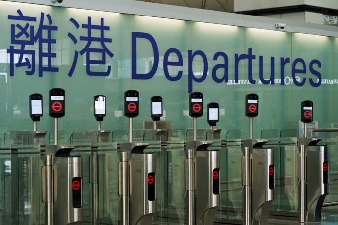 aeroporto-de-hong-kong-sera-fechado-por-causa-de-tufao-ragasa