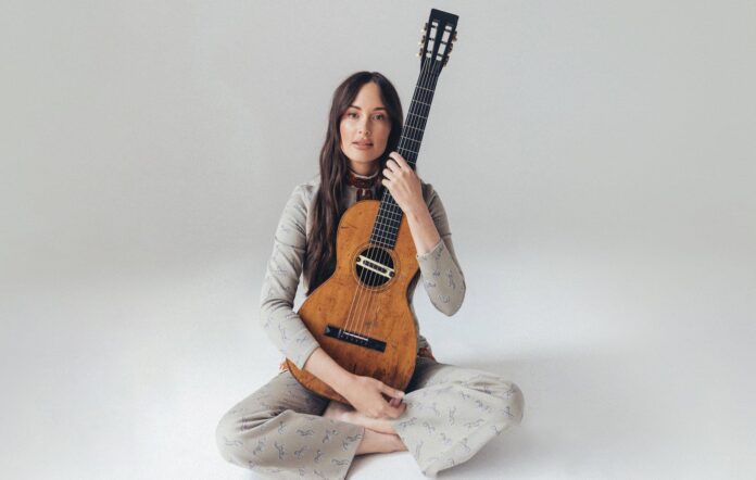 estrela-country,-kacey-musgraves-fala-sobre-sertanejo:-‘e-otimo-ver-o-estilo-western-no-mundo’