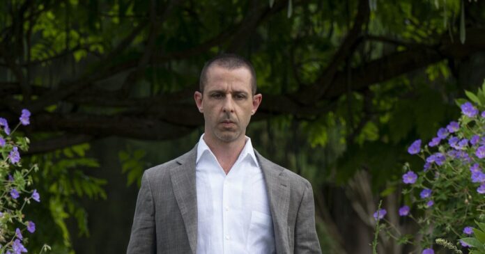 ‘a-rede-social-2’:-jeremy-strong-vai-interpretar-mark-zuckerberg-na-continuacao