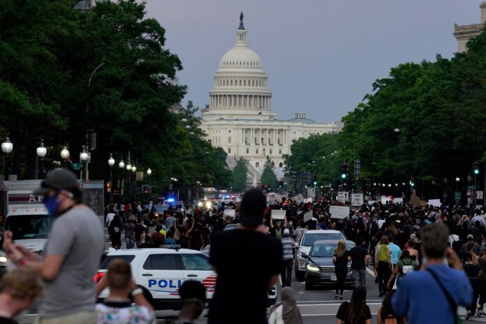 fbi-demite-agentes-que-se-ajoelharam-durante-protesto-pela-morte-de-george-floyd-em-2020 fbi-demite-agentes-que-se-ajoelharam-durante-protesto-pela-morte-de-george-floyd-em-2020