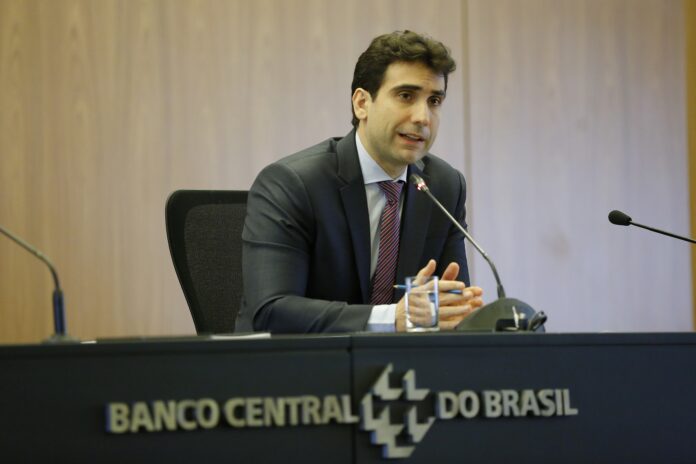 ‘bc-nao-pode-agir-com-emocao’:-galipolo-explica-por-que-copom-manteve-selic-a-15%