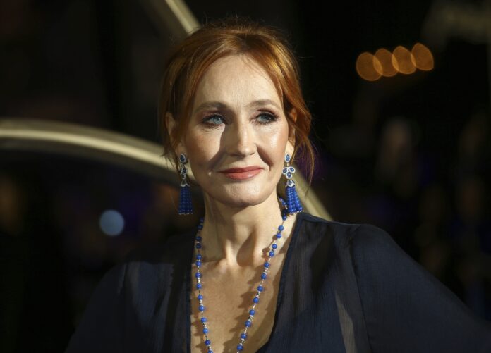 jk.-rowling-critica-emma-watson-e-diz-que-atriz-e-‘ignorante’-sobre-questoes-de-pessoas-trans