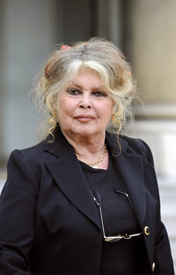 brigitte-bardot-publica-livro-abecedario-com-suas-definicoes-escritas-a-mao