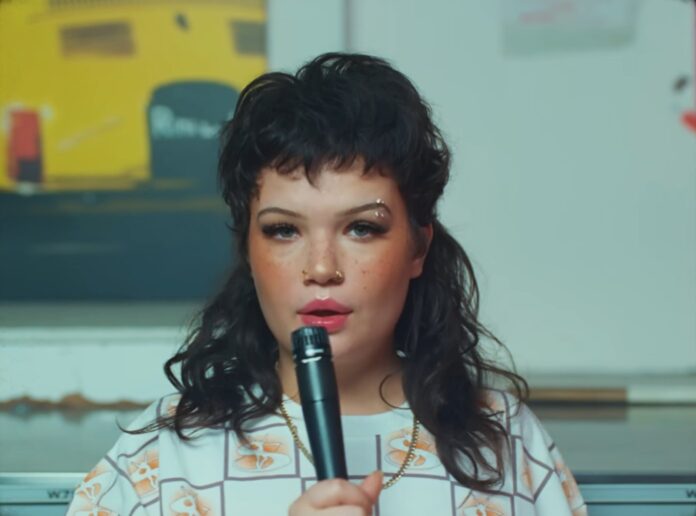 lola-young-cancela-show-no-lollapalooza-brasil-2026-apos-desmaiar-em-palco