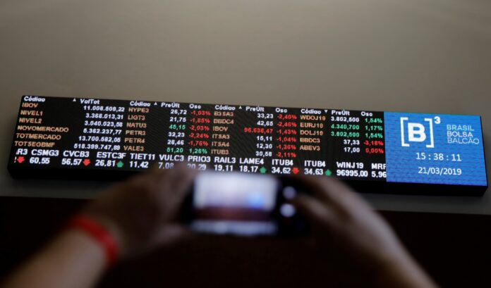 ‘shutdown’:-como-a-crise-orcamentaria-nos-eua-pode-afetar-o-dolar-e-a-bolsa-brasileira